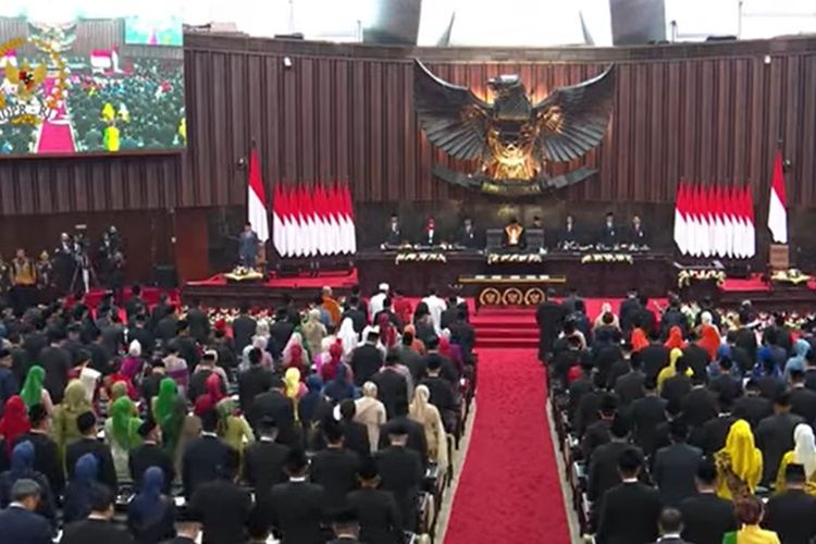 Pelantikan 580 Anggota DPR Periode 2024-2029: Ini  Daftar Legislator Termuda dan Tertua