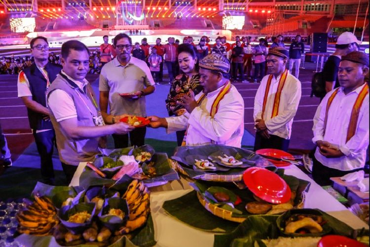 Doa Bersama dan Potong Tumpeng Jelang Upacara Pembukaan Peparnas XVII Solo 2024, Susanto: Semoga Lancar dan Sukses