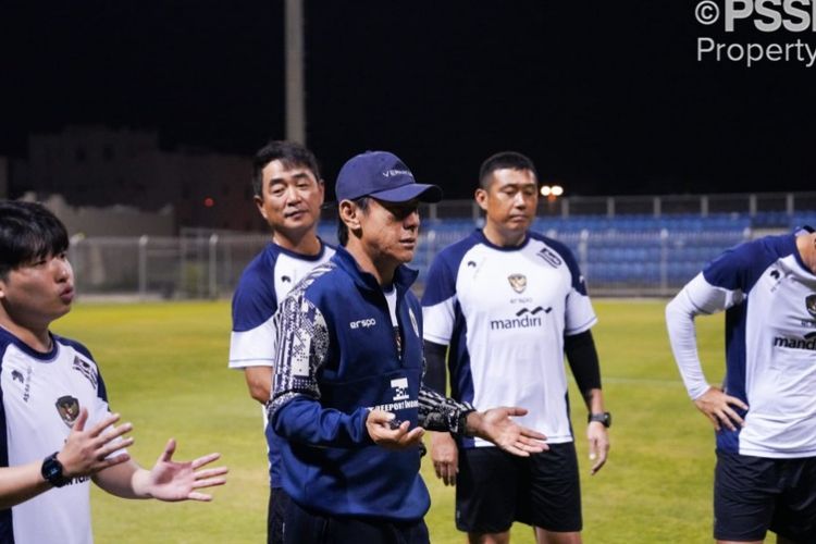 Latihan Perdana Timnas Indonesia Diikuti 15 Pemain,  Shin Tae-yong Fokus Pemulihan Fisik Jelang Lawan Bahrain