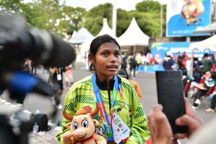 Yosintha Boyani Sumbang Emas untuk NTT di Peparnas XVII Solo 2024: Berkat Doa dan Latihan