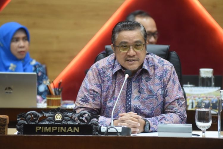 Guru Honorer Nyambi Jadi Pemulung Saat Pulang Mengajar, Legislator: Potret Buruk Penghargaan Negara Bagi Tenaga Pendidik