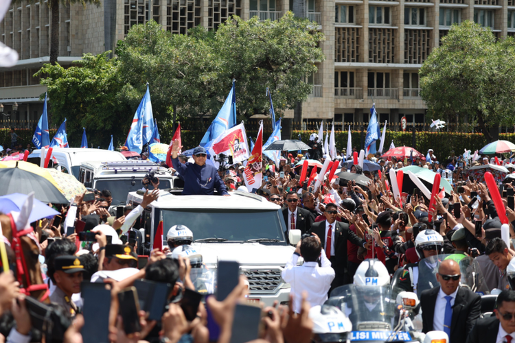 Presiden Prabowo Gunakan Mobil Maung Garuda Putih ‘Indonesia 1’ Menuju Istana Merdeka