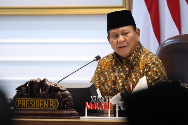 Pengamat Melihat Ketegasan dalam Arahan Presiden Prabowo di Rapat Perdana Kabinet Merah Putih