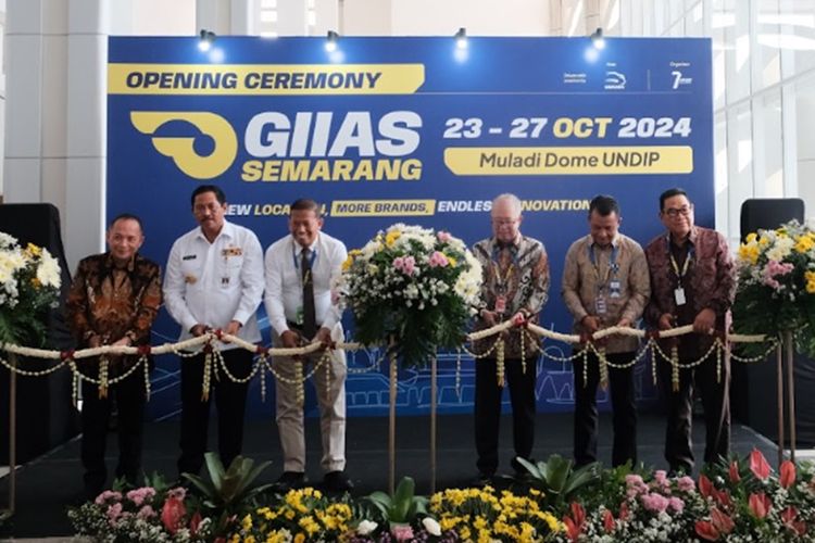 GIIAS Semarang 2024 Resmi Dibuka: Pajang 19 Merek Otomotif Dunia di Venue Baru hingga Apresiasi Kepada Gaikindo