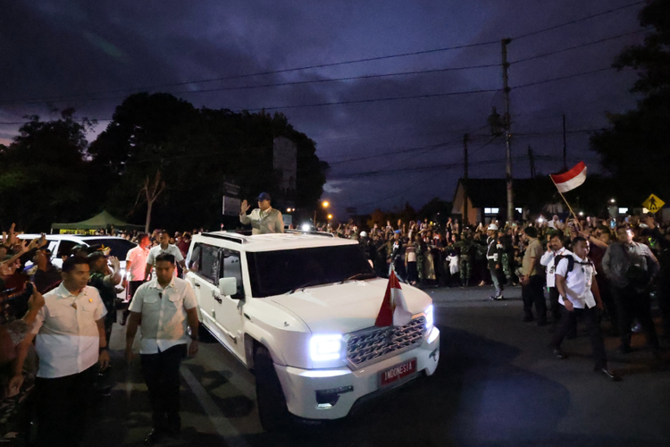 Prabowo Tiba di Akmil Magelang Lokasi Pembekalan Anggota Kabinet, Disambut Antusias Warga: Selamat Bekerja dengan Ikhlas Pak!