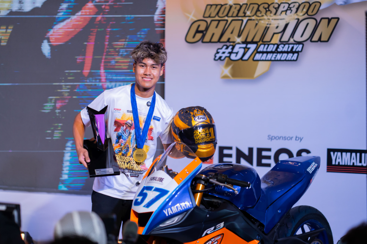 Motor Yamaha YZF-R3 Juara Dunia WorldSSP300 2024 Mejeng di IMOS 2024