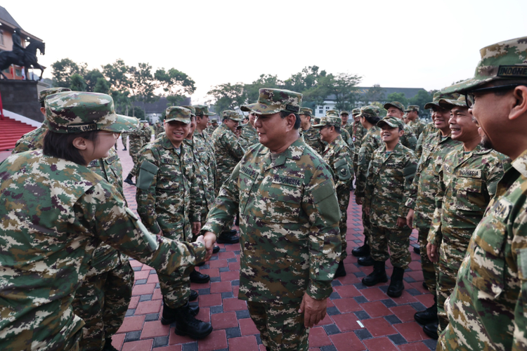 Hari Pertama Retreat Kabinet Merah Putih di Akmil Magelang, Prabowo Ajarkan Dispilin dengan Hadir Pertama di Lapangan