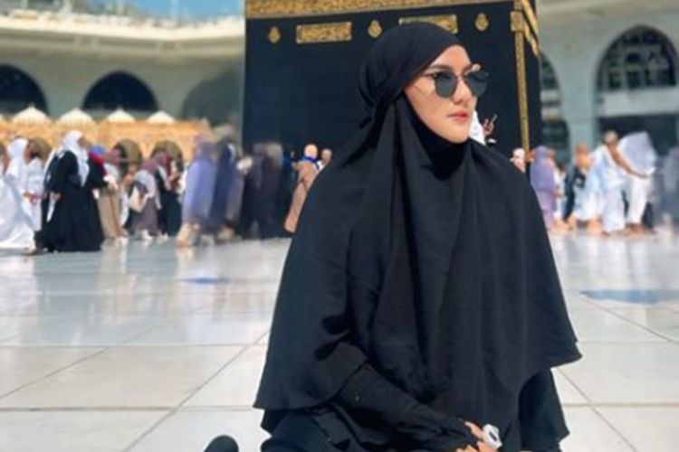 Heboh! Selebgram Siti Septi Ariyanti Tuding Suaminya Selingkuh Saat Ditinggal Umrah, Begini Reaksi Warganet