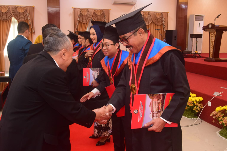 Raih Doktor Hukum Cumlaude, Mantan Wakil Jaksa Agung Setia Untung Dorong Penguatan Zona Integritas