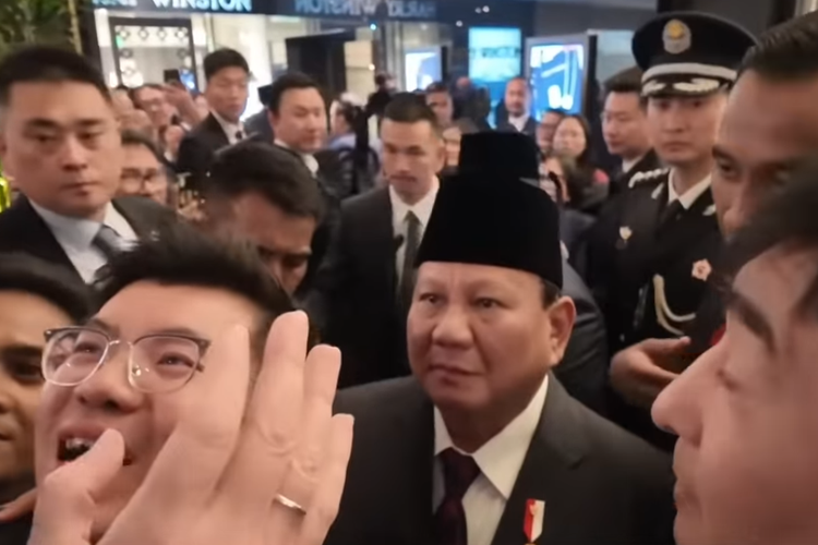 Intip Keseruan Mahasiswa Indonesia dan Emak-emak Sambut Presiden Prabowo di Beijing