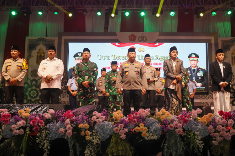 Doa Bersama Ribuan Warga Jateng untuk Pilkada Serentak 2024, Ini Pesan Pj Gubernur, Kapolri dan Gus Iqdam