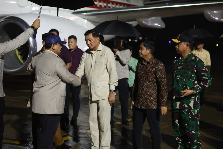 Presiden Prabowo Tiba di Kupang NTT, Sapa Warga hingga Foto Bareng