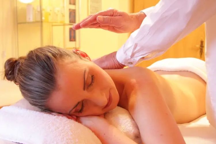 8 Manfaat Body Massage untuk Kesehatan Tubuh