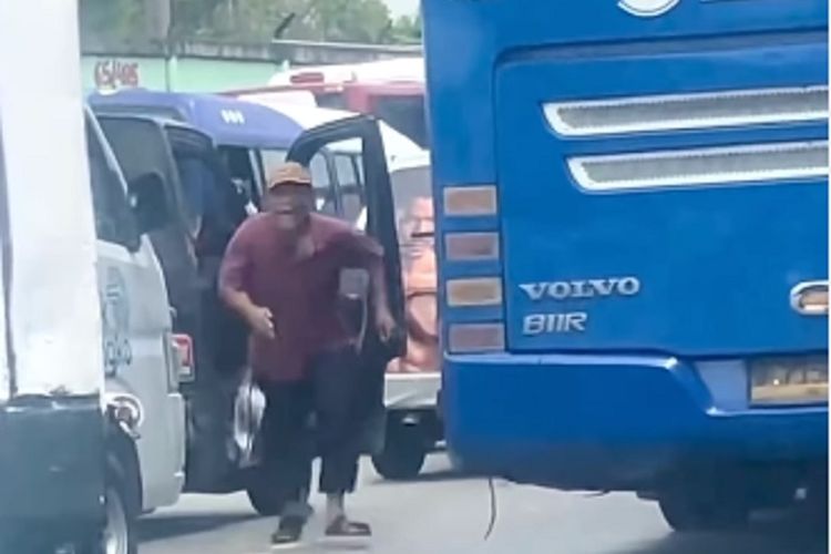 VIRAL Detik-detik Aksi Jambret HP di Tanjung Priok Terekam Kamera, Seorang Bapak Tua Sopir Bak Jadi Korban