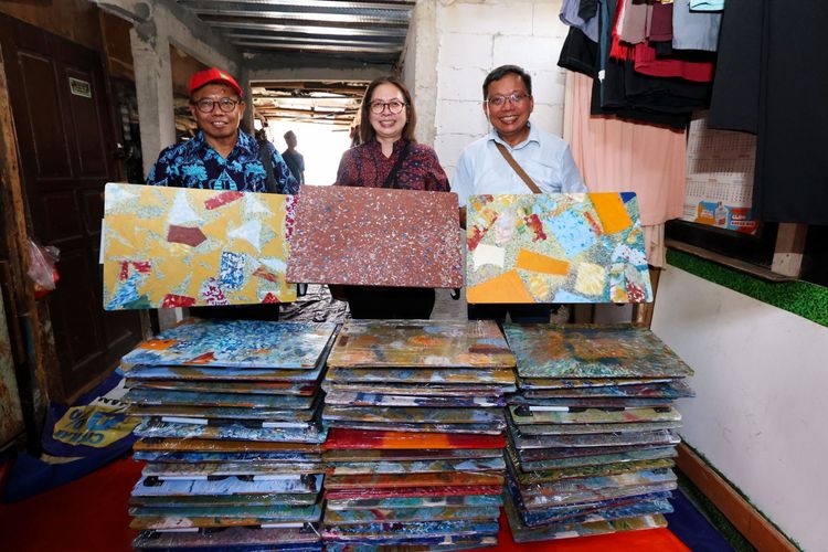 Sampah Botol Tinta Disulap Jadi Meja Belajar, Program Ajaib Canon Bikin Anak Prasejahtera Tersenyum