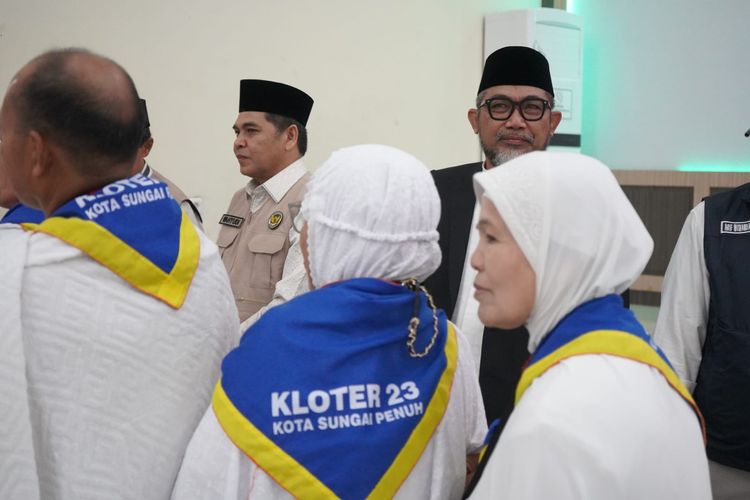 Sekda Sudirman Lepas JCH Kloter 23, Doakan Jamaah Jadi Haji Mabrur, Pulang Sehat