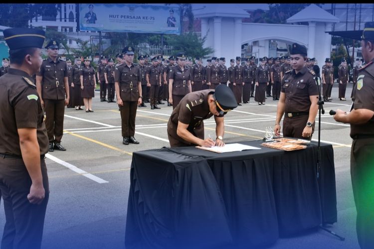Kajati Jambi Lantik 170 ASN, Tekankan Integritas dan Profesionalisme Insan Adhyaksa