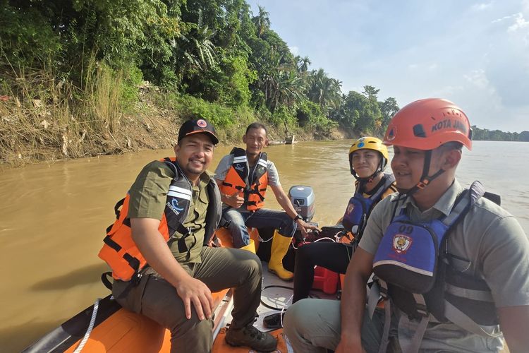 Empat Hari Hilang di Sungai Batanghari, Tim Gabungan Masih Cari  Warga Pematang Sulur yang Diduga Hilang Saat Mancing