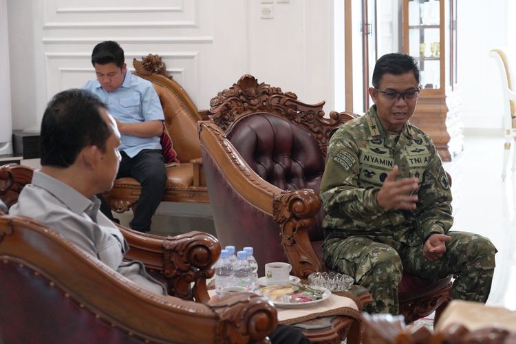 Perkuat Sinergi TNI dan Pemerintah Daerah, Danrem 042/Gapu Silaturahmi ke Rumah Dinas Bupati Muaro Jambi