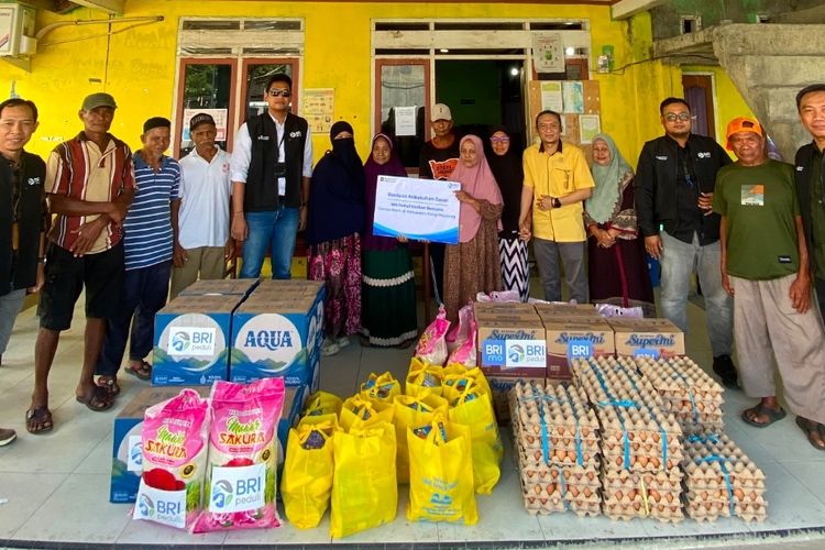 Tunjukkan Kepedulian, BRI Cabang Parigi Moutong Gerak Cepat Distribusikan Bantuan Kebutuhan Dasar untuk Korban Gempa