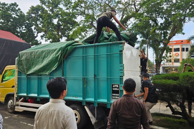 Polda Jambi Sita 7,35 Ton Pupuk Urea Subsidi di Sungai Bahar: Empat Tersangka Diamankan, Diduga Perdagangan Ilegal