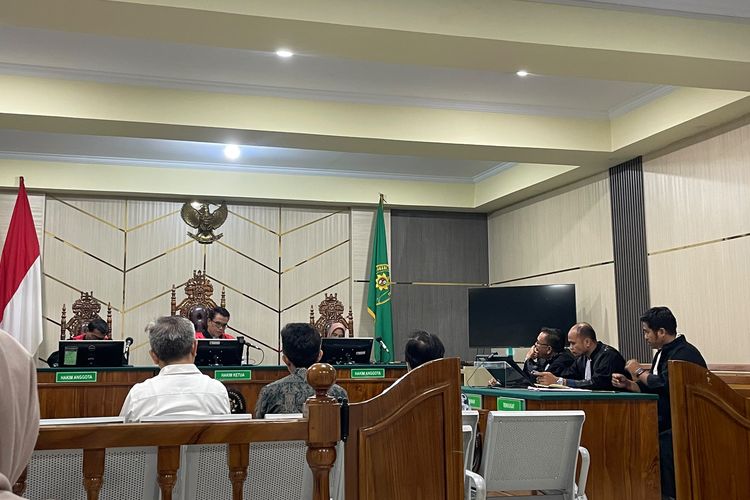 Hakim Tolak Eksepsi Tiga Terdakwa Korupsi PDAM Tirta Mayang, Sidang Berlanjut ke Tahap Pembuktian