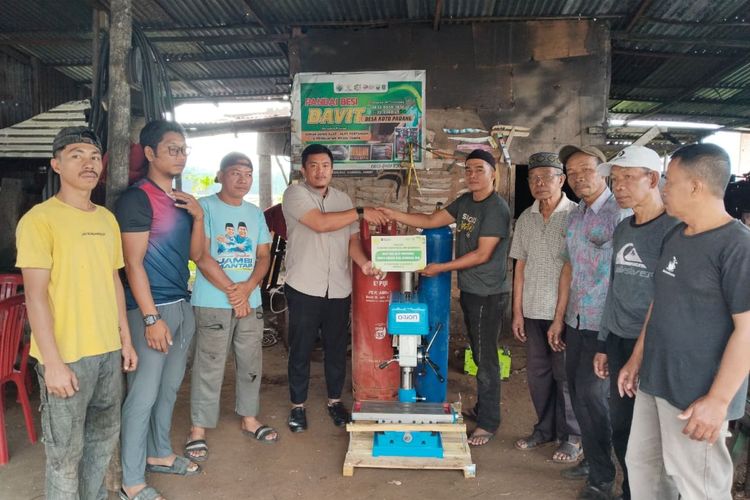 Dorong Kapasitas UMKM Pandai Besi, PTPN IV Regional IV Salurkan Mesin Canggih dan Legalitas Usaha di Sungai Penuh