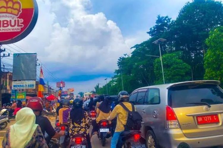 Mahasiswa Minta Jalur Khusus Motor dan Pejalan Kaki di Simpang Rimbo–Mendalo, Contoh Jalan di Pulau Jawa
