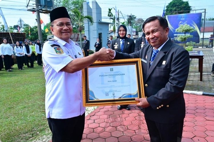 Pemkot Jambi Raih Dua Penghargaan Hukum, Maulana: Bukti Tata Kelola Makin Baik