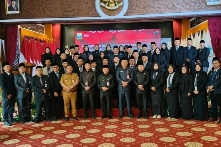 Gubernur Al Haris Lantik 31 Kepala SMA-SMK dan 12 Pejabat Fungsional, Ini Daftar Namanya