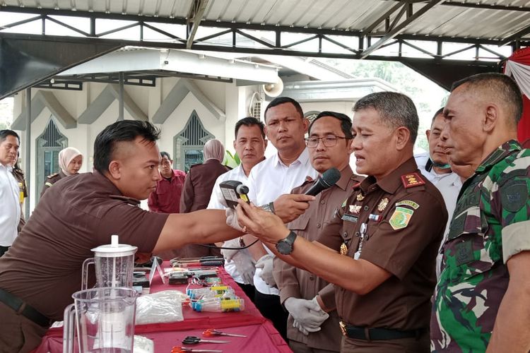 Kejari Muaro Jambi Musnahkan Barang Bukti 32 Perkara Inkracht, Sabu dan Ekstasi Ikut Dilumat