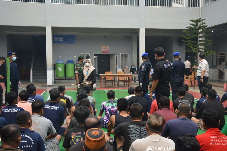 Bukan Cuma Warga Binaan, Pegawai Lapas Narkotika Muara Sabak Ikut Tes Urin