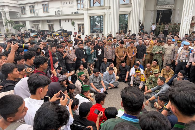 Karhutla Jadi Tuntutan Mahasiswa, Ivan Wirata Dorong Al Haris Buka Dialog