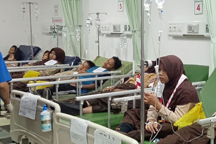Ratusan Siswa Tumbang Usai Santap MBG, Satu Anak Masih Jalani Rawat Inap