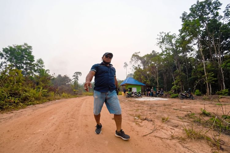 Viral! Terduga Pembakar Hutan di Kalimantan Tertangkap Kamera