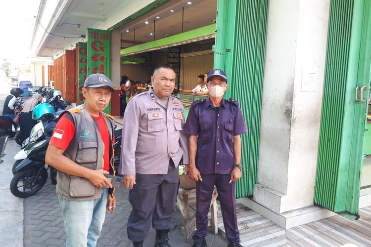 Antisipasi Kejahatan, Polsek Ngoro Tingkatkan Patroli di Pertokoan dan Perbankan
