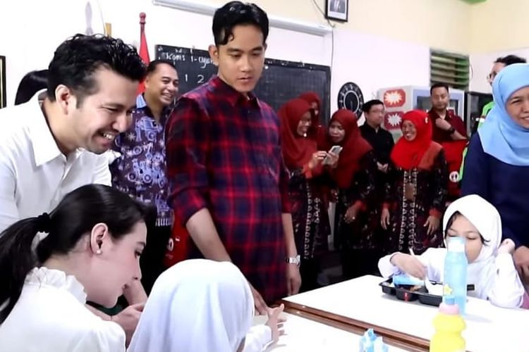 Gibran Rakabuming Raka Hadiri Uji Coba Makan Siang Gratis di Surabaya, Sinyal Dukungan untuk Eri Cahyadi?