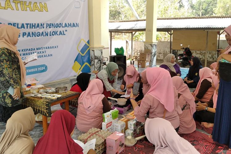 Cegah Stunting, Tim Dosen dan Mahasiswa UTM Adakan Pelatihan Olah Pangan Lokal Menjadi MPASI