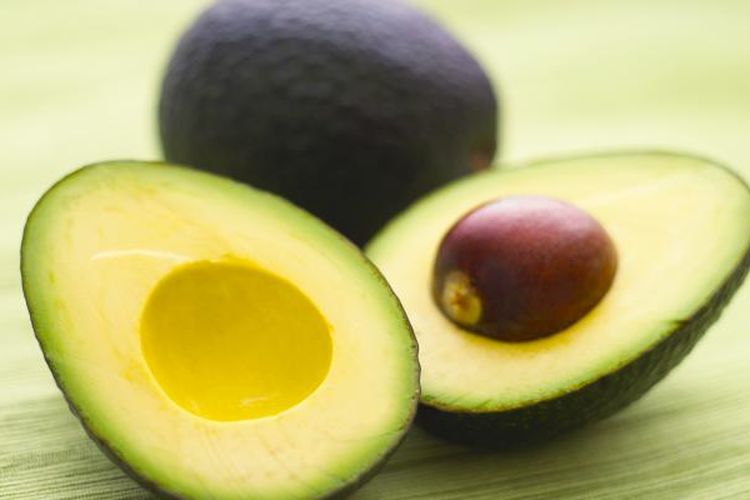 Mengandung Banyak Nutrisi  Baik, Manfaat Apa Sajakah  yang Terkandung Dalam Alpukat Untuk Kulit Wajah?