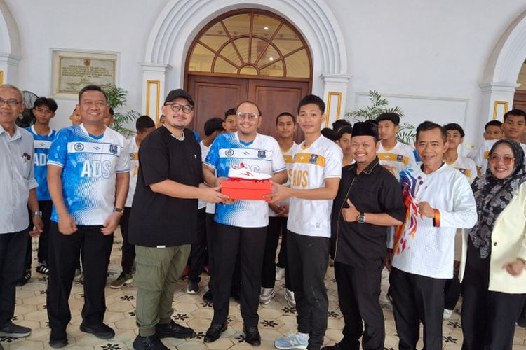 Anggota Komisi X DPR RI Agung Widyantoro Suntik Semangat! Tim Sepak Bola Kota Tegal Siap Guncang Pra Porprov Jawa Tengah 2025