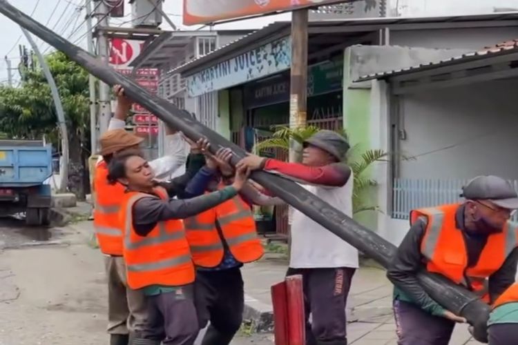 Awasi Ruang Milik Jalan, DPUPR Kota Tegal Tindak Tiang Telekomunikasi Tak Berizin di Sejumlah Ruas