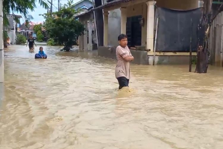 Dua Sungai Meluap Dini Hari, Ribuan Rumah di Suradadi Kabupaten Tegal Terendam Banjir