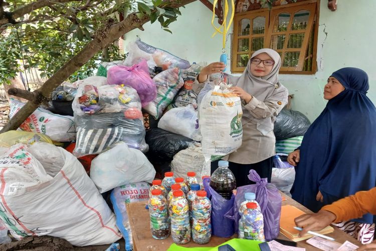 Harga Plastik Naik, Bank Sampah Brebes Jadi Ladang Cuan Warga Desa