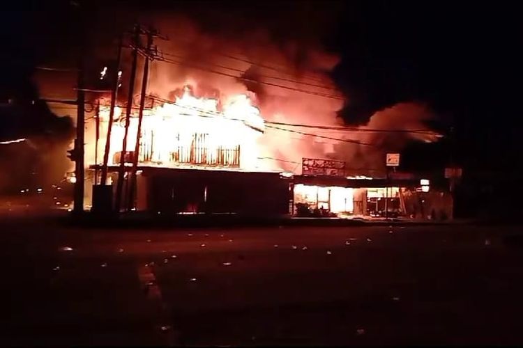 Waena Membara, Sejumlah Fasilitas Umum di Pinggir Jalan Terbakar