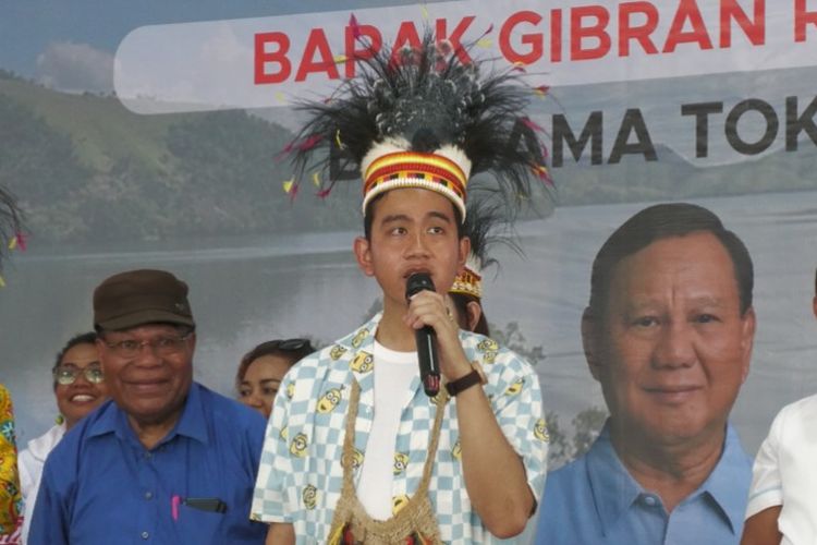 Bikin Salah Fokus, Gibran Pakai Kemeja Minion saat Bertemu Tokoh Adat Papua