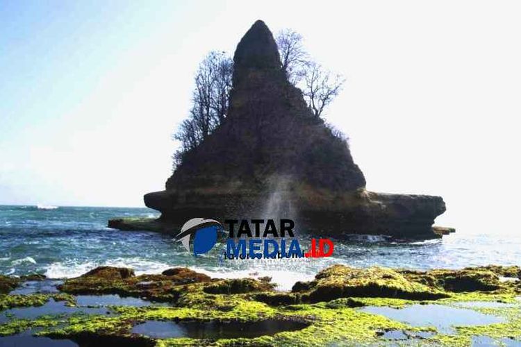 Tak Kalah Indah Dengan Ujunggenteng Karang Gantung Spot Wisata Yang Masih Jarang Terjamah 