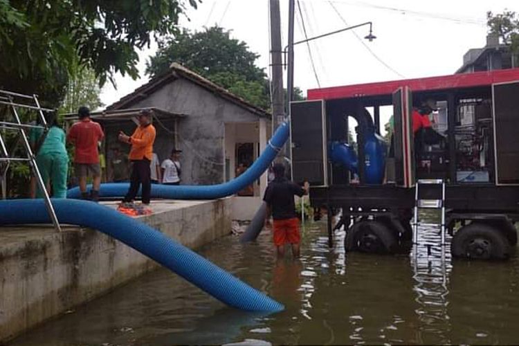 Pompa Genangan Banjir dan Modifikasi Cuaca Penanganan Banjir Demak Jawa Tengah