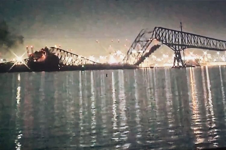Jembatan Key di Baltimore Amerika Ambruk Ditabrak Kapal Kargo