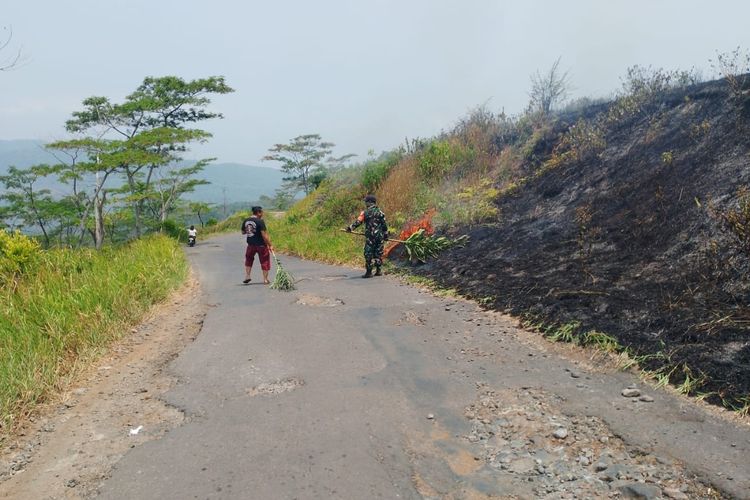 Karhutla di Cikakak Sukabumi 2 Hektare Lahan Terbakar