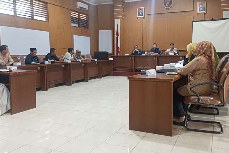 Rapat Kerja Komisi III DPRD dengan Indag dan DKUKM Kabupaten Sukabumi